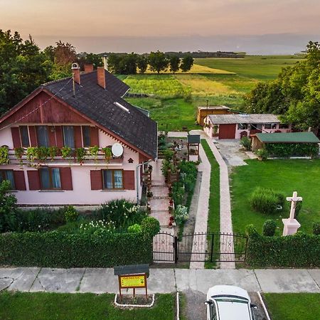 Gemenc Vendégház Hercegszanto Exterior foto