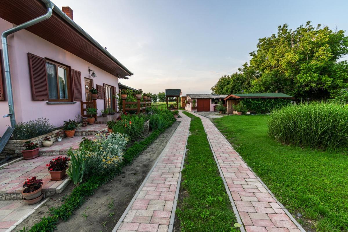 Gemenc Vendégház Hercegszanto Exterior foto