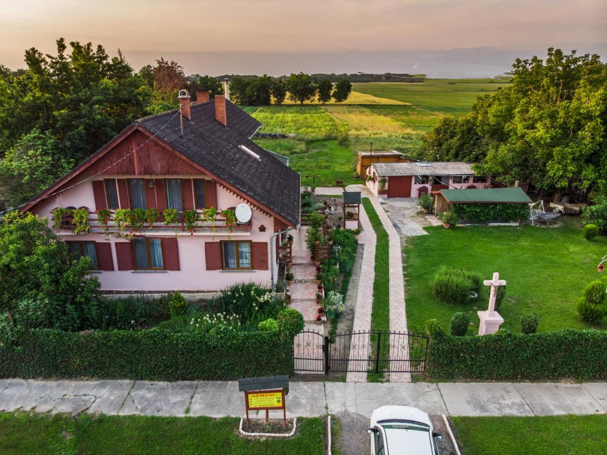 Gemenc Vendégház Hercegszanto Exterior foto